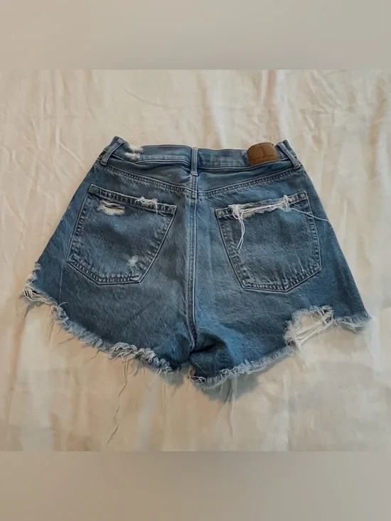 American Eagle Distressed Light Blue Denim Shorts Waist 26 Rise 11 Size 6 EUC - Picture 2 of 11